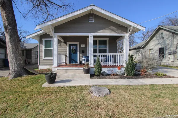 $2,350 | 711 West Lullwood Avenue, San Antonio, TX 78212