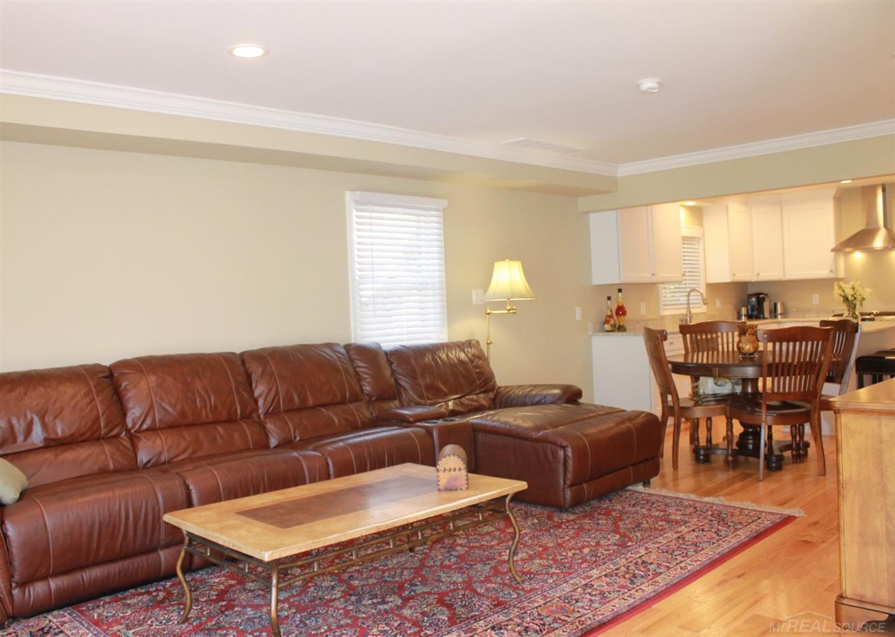 1205 Whittier Road Grosse Pointe, MI 48230 - Photo 33 of 73 31328037-32.JPG