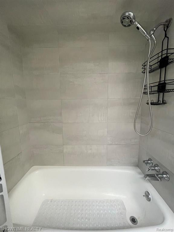 2309 Walton Boulevard, Unit 34 Rochester Hills, MI 48309 - Photo 16 of 22