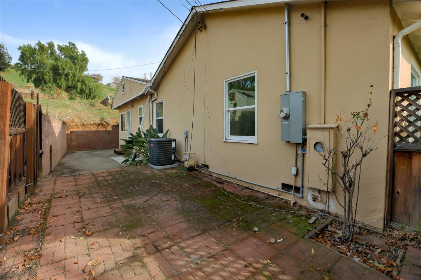 10150 Clayton Road San Jose, CA 95127 - Photo 33 of 61 a backyard of a house