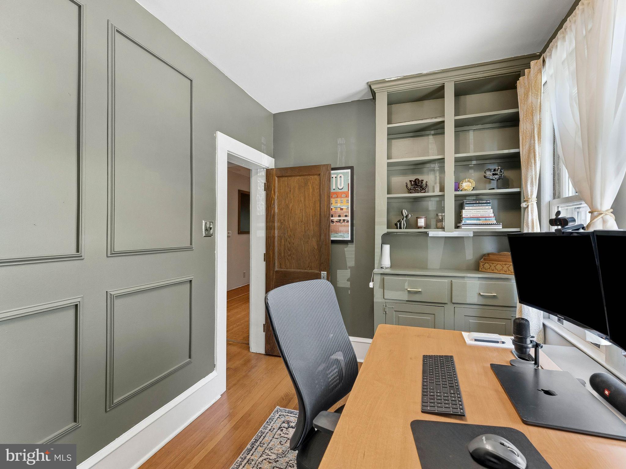 229 North Main Street Woodstown, NJ 08098 - Photo 20 of 74 a room with a chair and a television