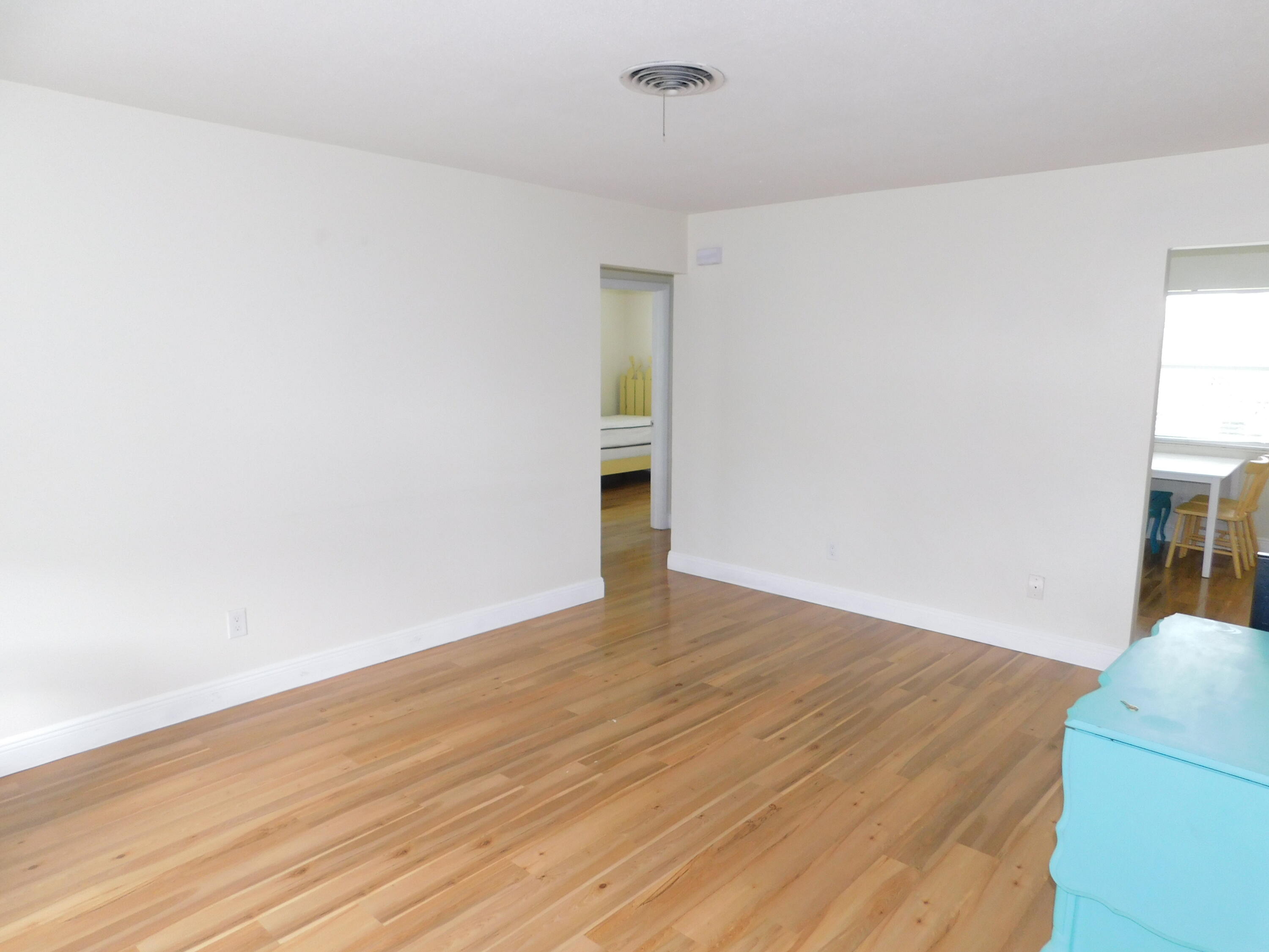 737 Hummingbird Way, Unit 15 North Palm Beach, FL 33408 - Photo 2 of 16 Living area