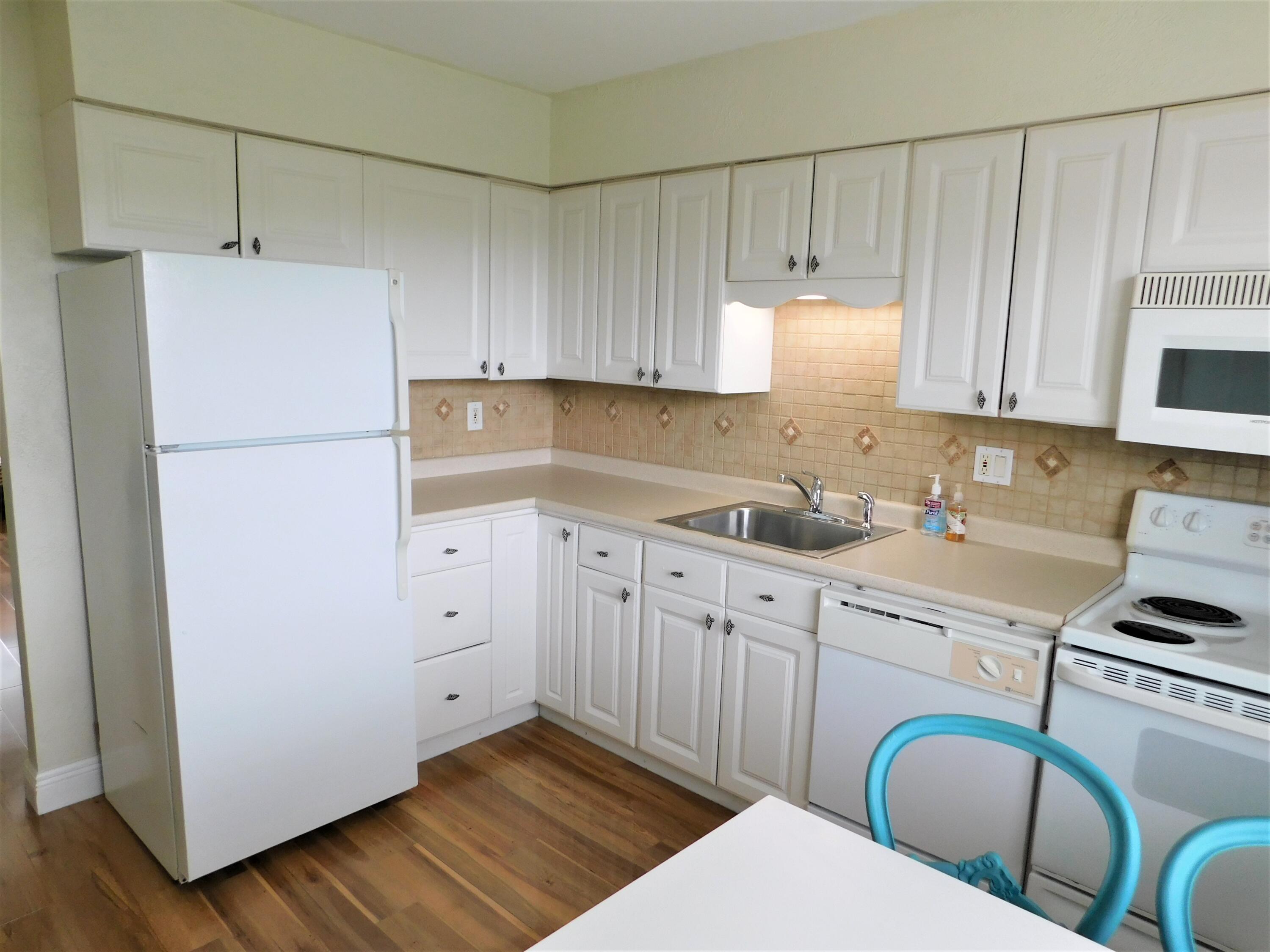 737 Hummingbird Way, Unit 15 North Palm Beach, FL 33408 - Photo 4 of 16 Kitchen