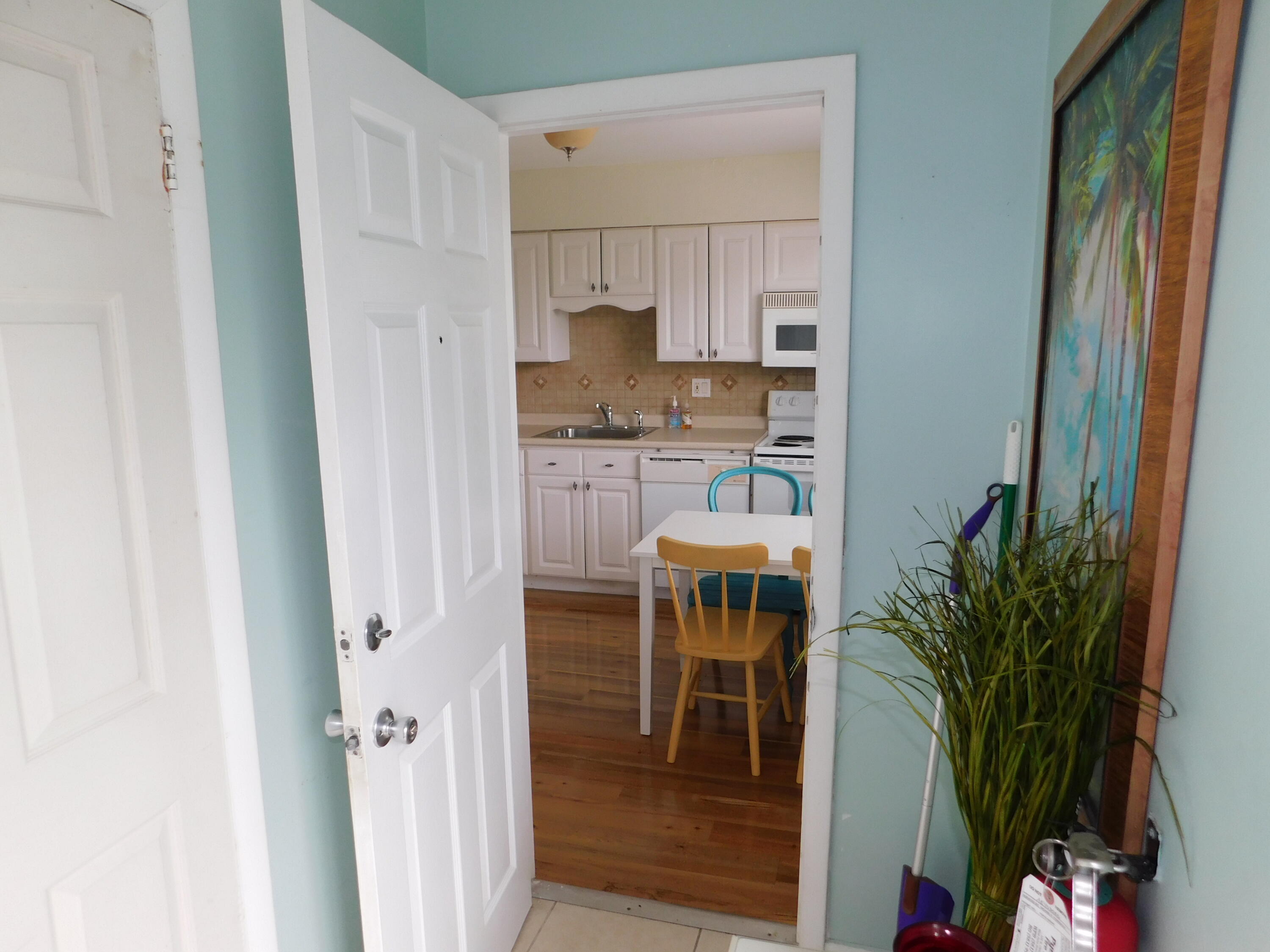 737 Hummingbird Way, Unit 15 North Palm Beach, FL 33408 - Photo 6 of 16 Kitchen