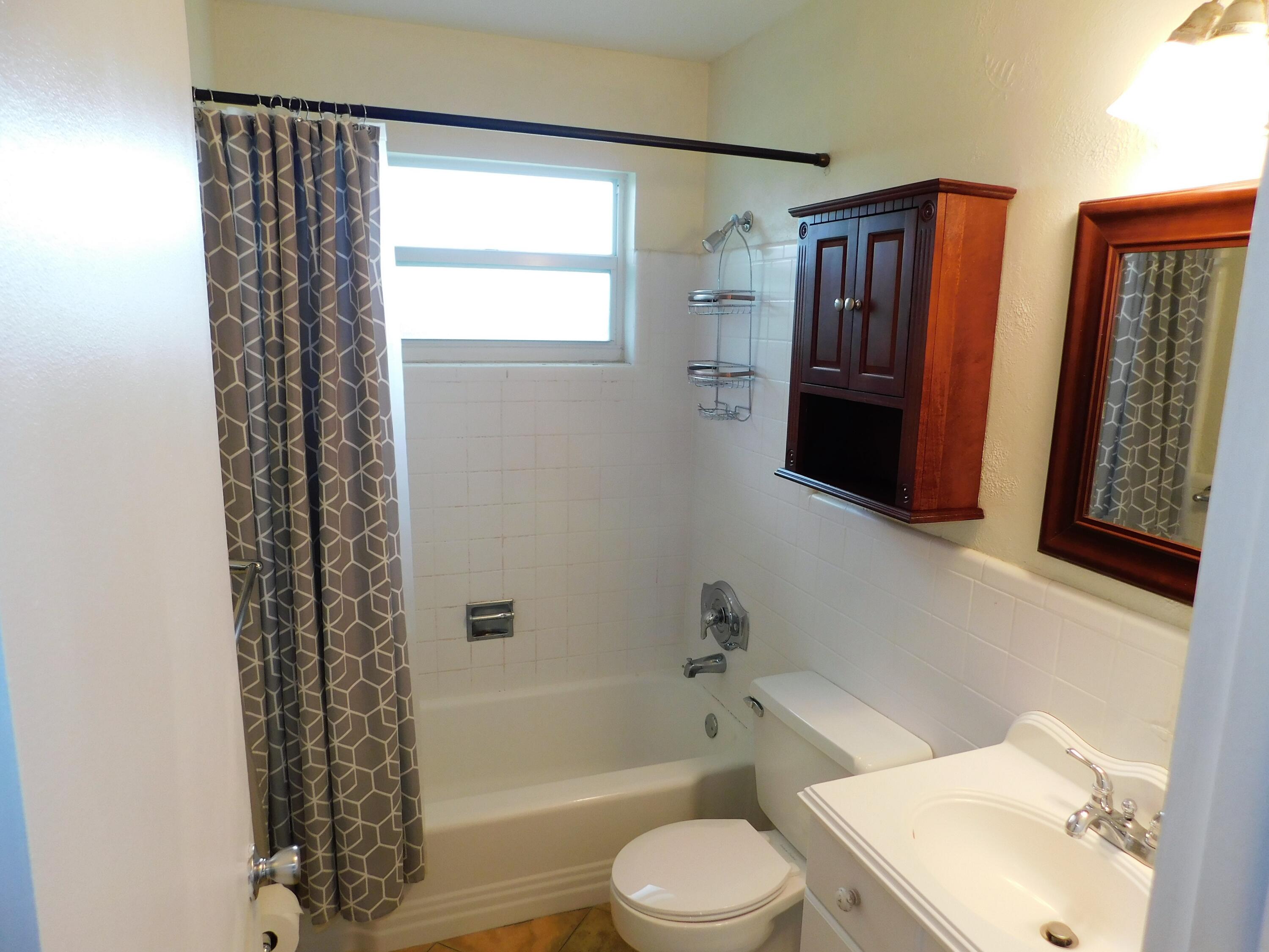 737 Hummingbird Way, Unit 15 North Palm Beach, FL 33408 - Photo 10 of 16 Bath