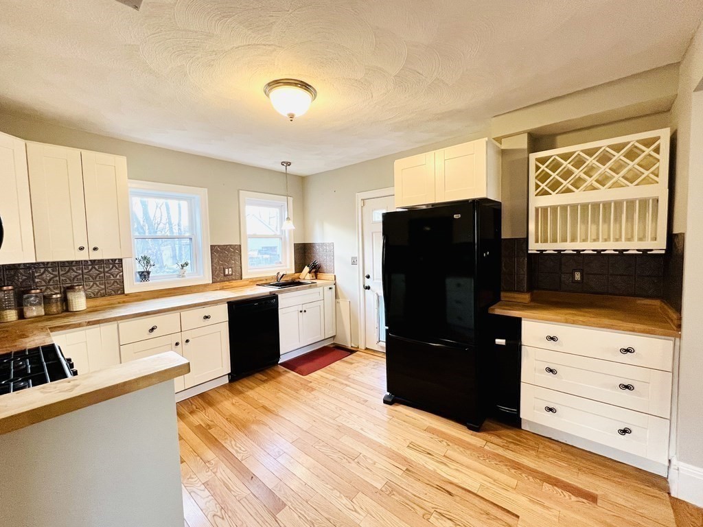 10 Spring Court Woburn, MA 01801 - Photo 8 of 16 Gallery Image 8