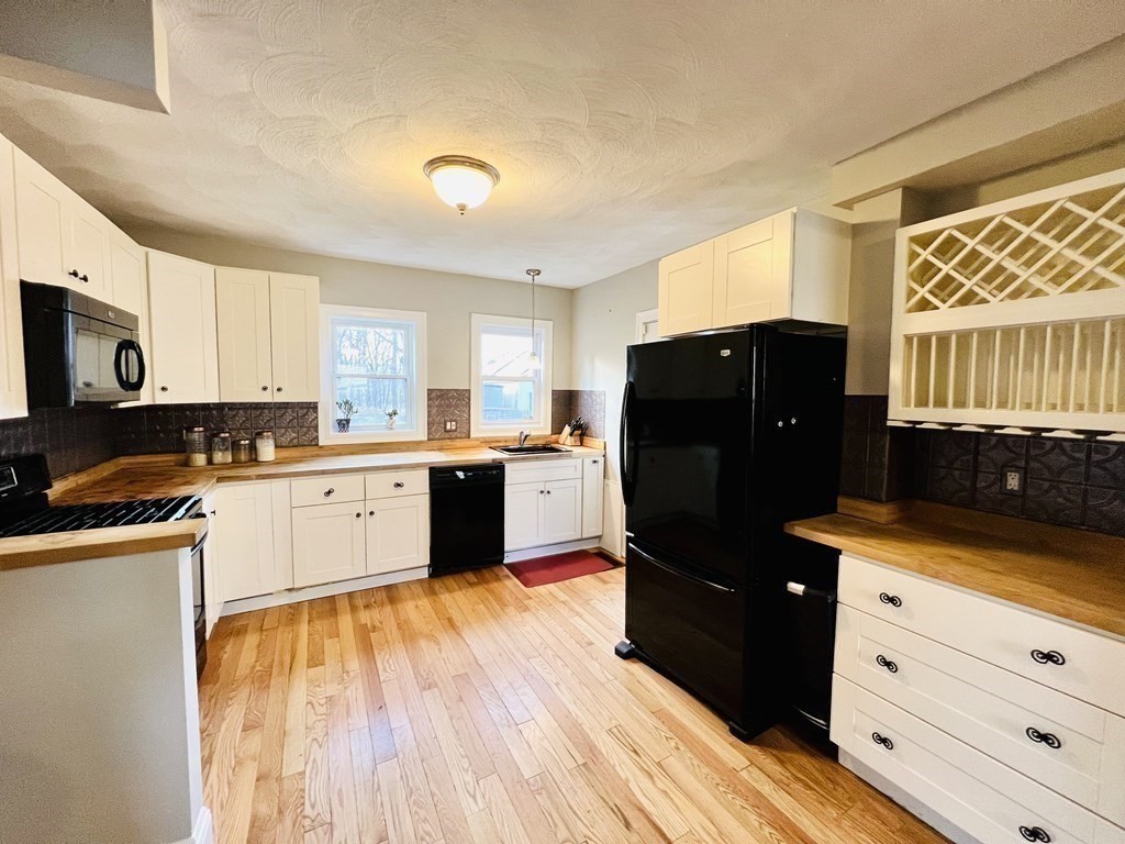10 Spring Court Woburn, MA 01801 - Photo 9 of 16 Gallery Image 9