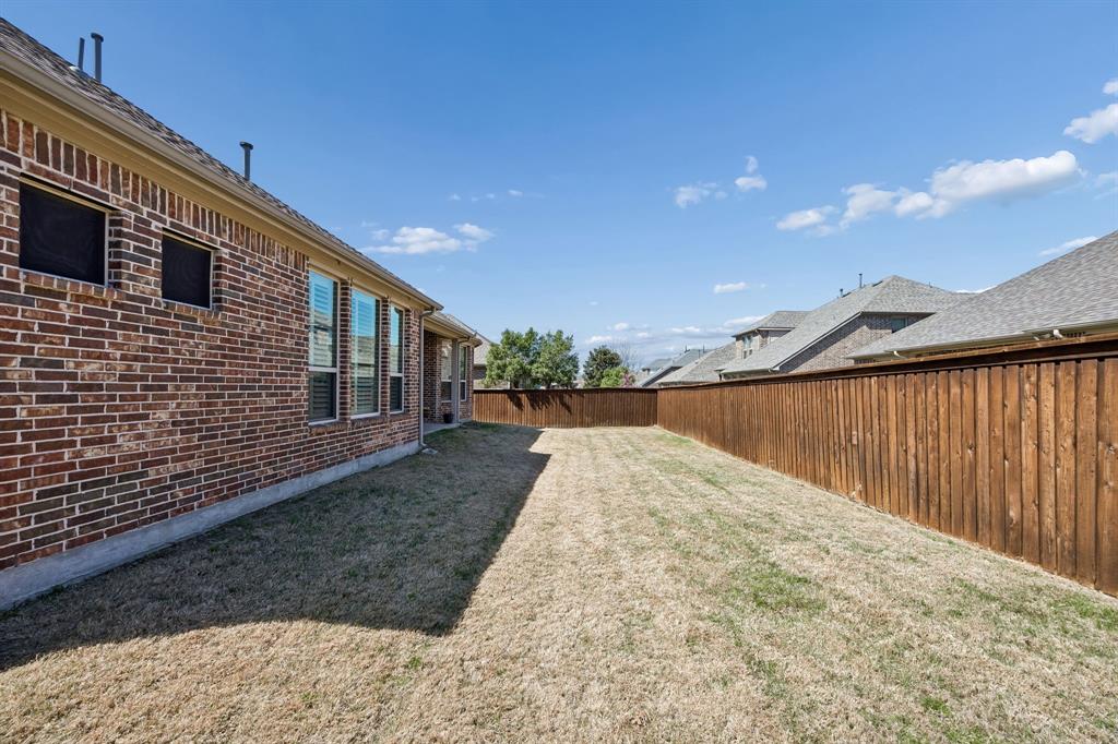 948 Holt Lane Allen, TX 75013 - Photo 32 of 40 Plenty of room for pets and kids to run and play!