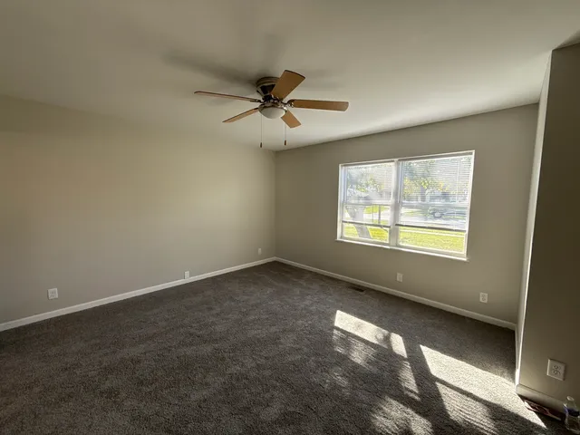 $249,000 | 685 Old Indian Trail, Aurora, IL 60506