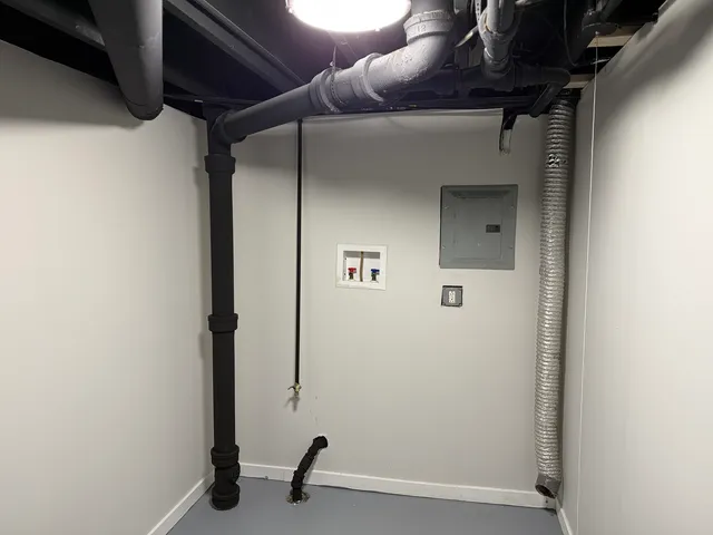 $249,000 | 685 Old Indian Trail, Aurora, IL 60506