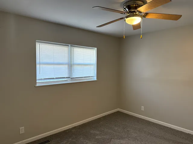 $249,000 | 685 Old Indian Trail, Aurora, IL 60506