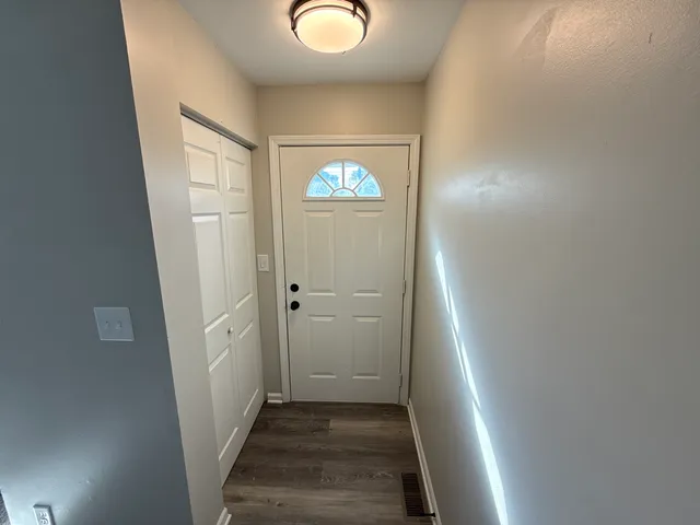 $249,000 | 685 Old Indian Trail, Aurora, IL 60506