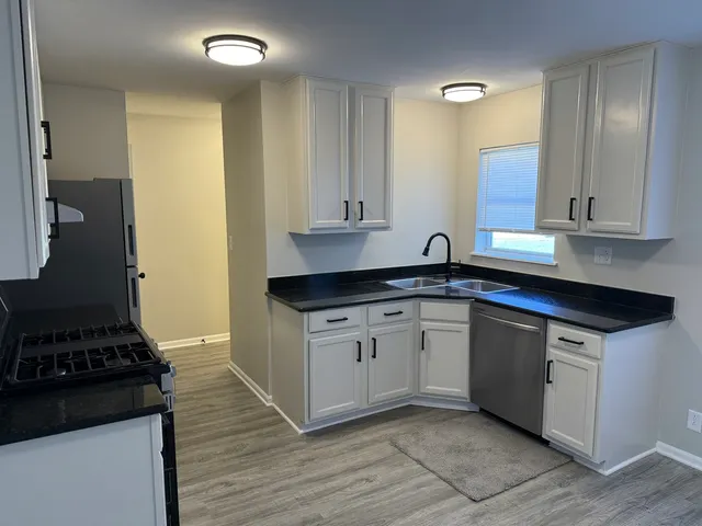 $249,000 | 685 Old Indian Trail, Aurora, IL 60506