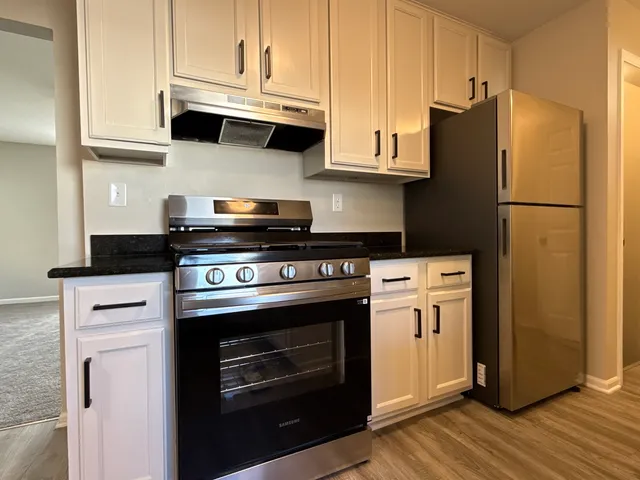 $249,000 | 685 Old Indian Trail, Aurora, IL 60506