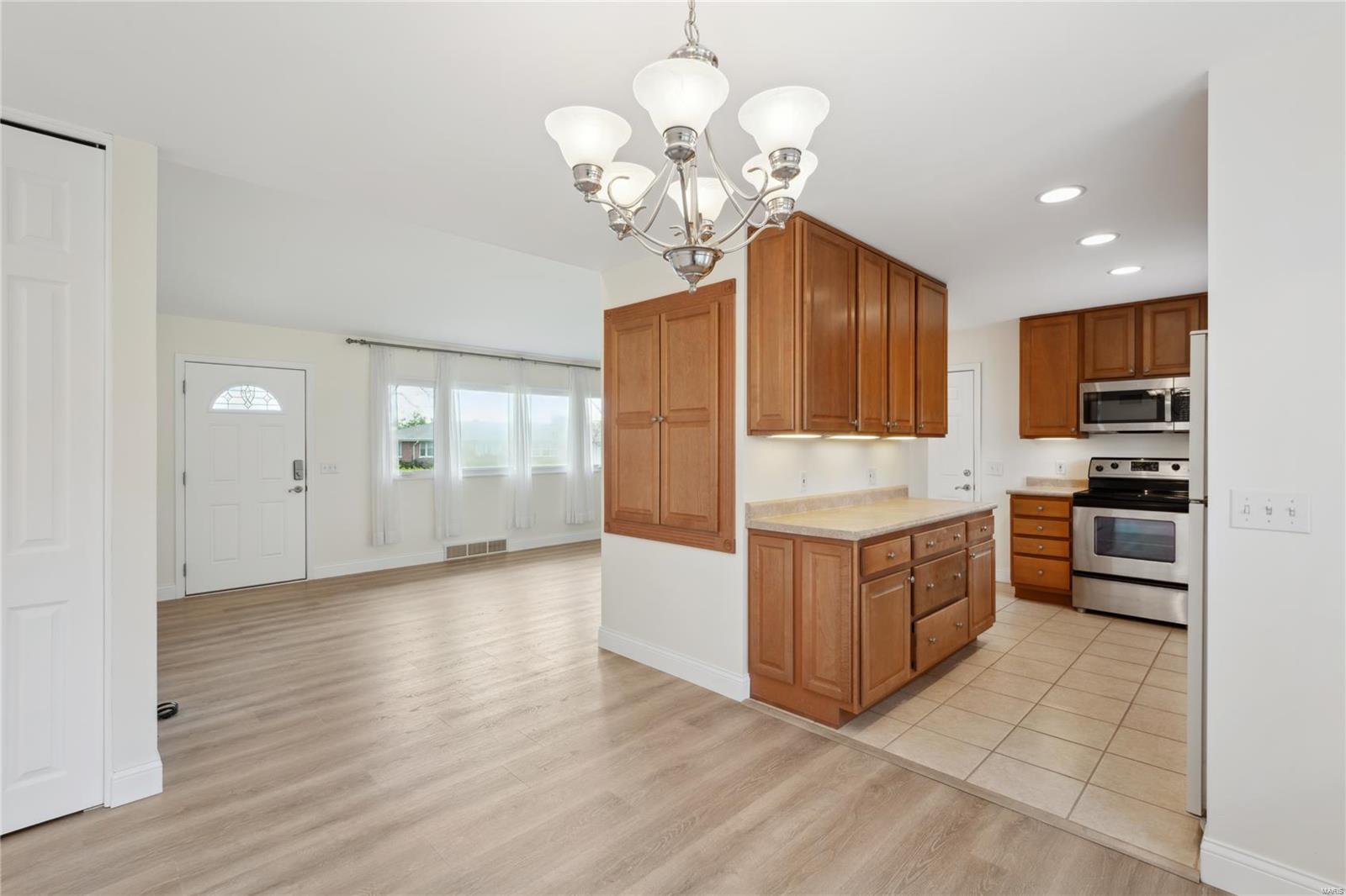 115 Vlasis Drive Ballwin, MO 63011 - Photo 14 of 38