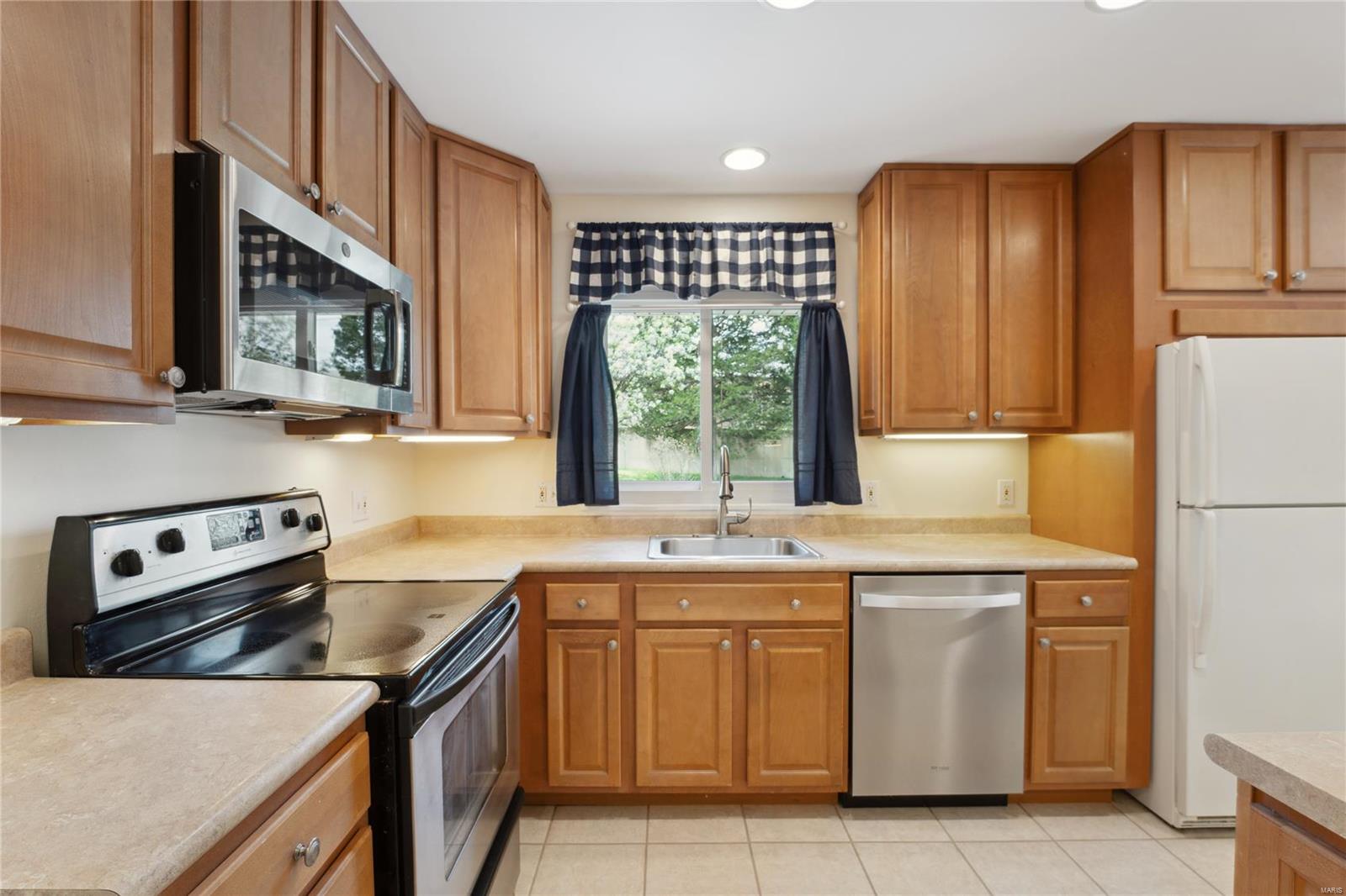 115 Vlasis Drive Ballwin, MO 63011 - Photo 15 of 38