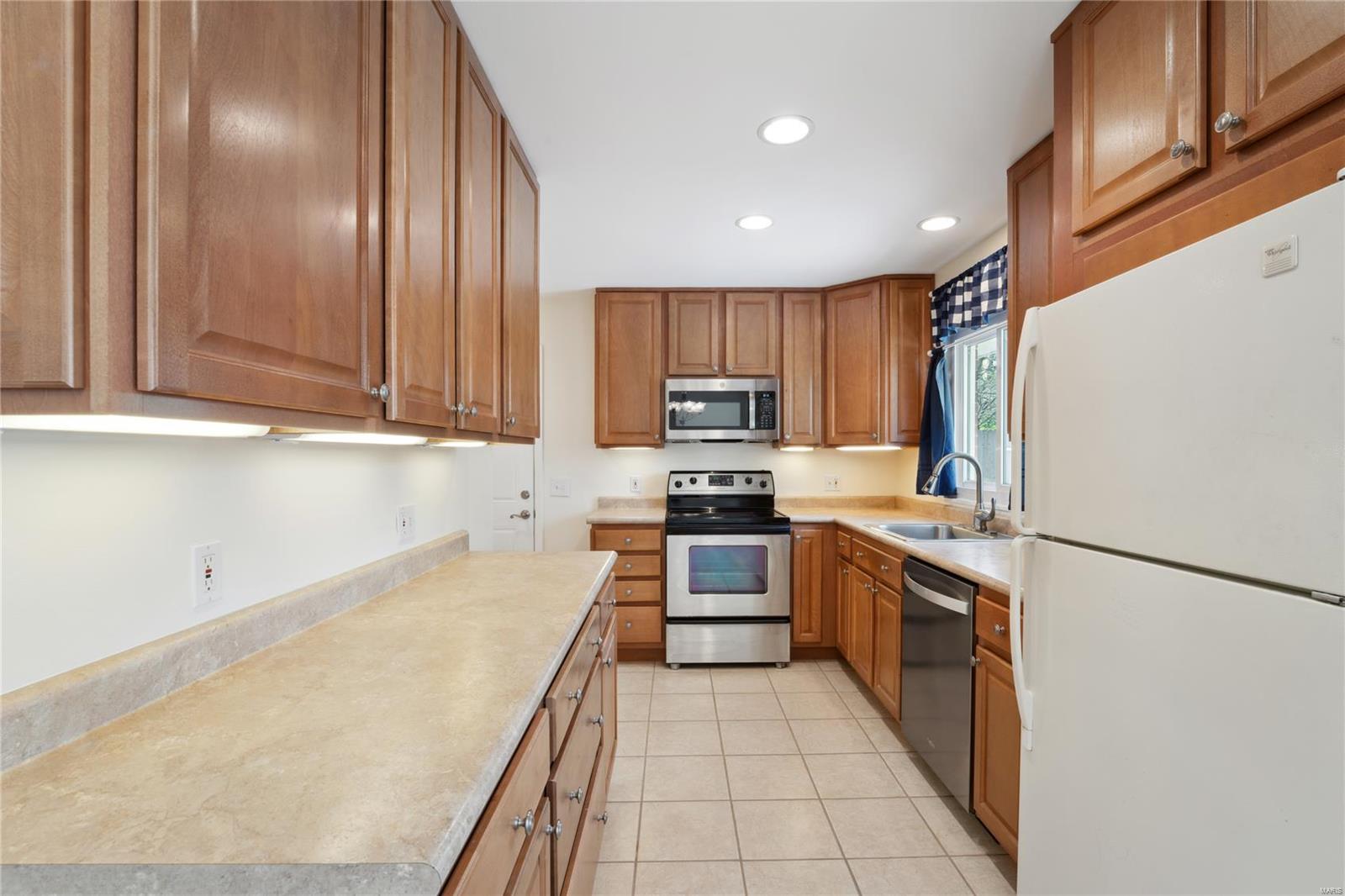 115 Vlasis Drive Ballwin, MO 63011 - Photo 17 of 38