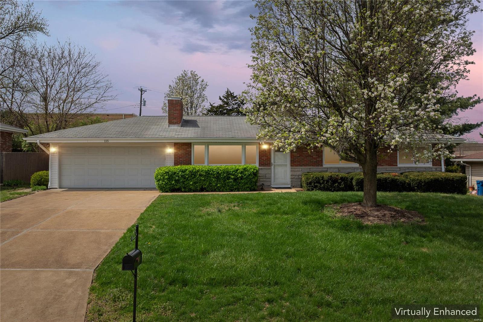 115 Vlasis Drive Ballwin, MO 63011 - Photo 2 of 38