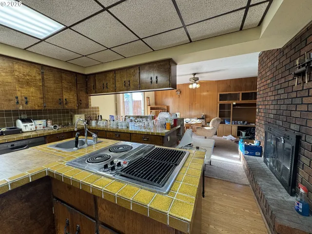 a view of a livingroom with furniture and workspace