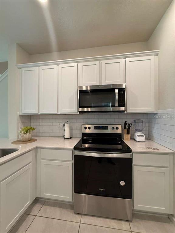 2579 Winsome Way Davenport, FL 33896 - Photo 4 of 25 a kitchen with a sink and a stove top oven