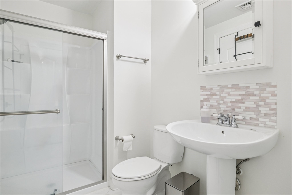 614 Pond Street, Unit 2104 Braintree, MA 02184 - Photo 18 of 29 a bathroom with a sink toilet and shower