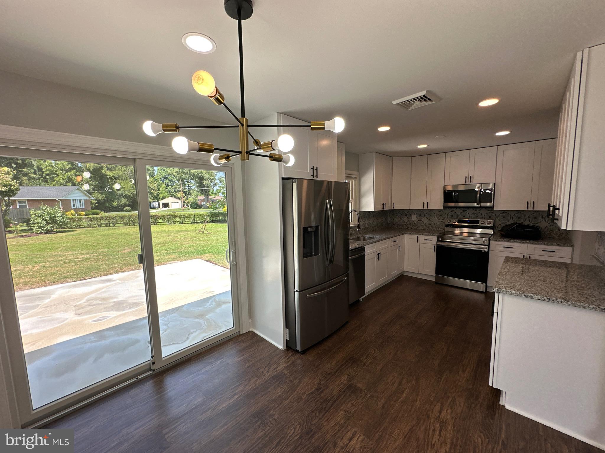 916 Bay Circle Woodbridge, VA 22191 - Photo 19 of 68 Kitchen has a new sliding door to patio