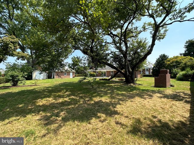 $563,000 | 916 Bay Circle, Woodbridge, VA 22191