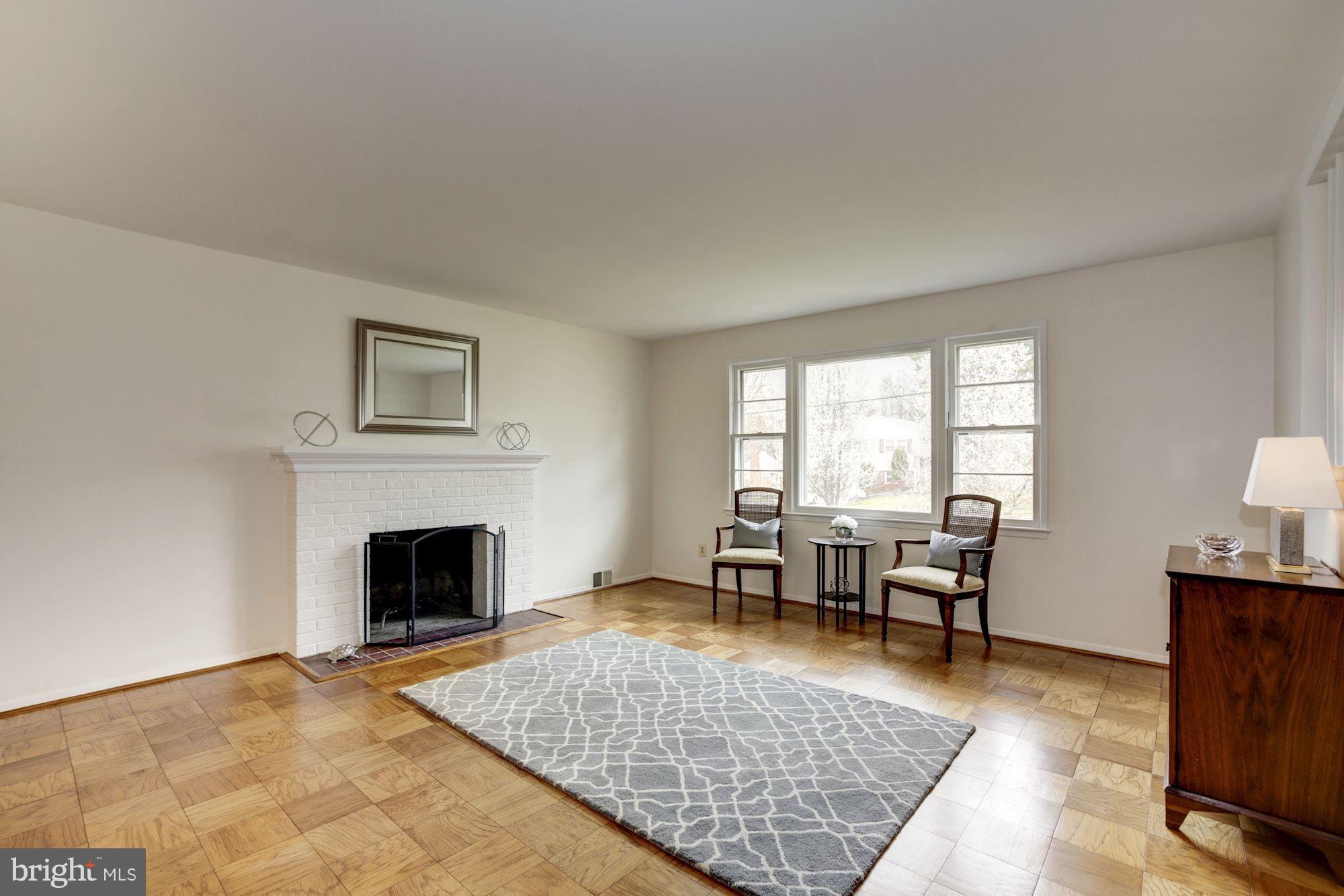 7611 Hogarth Street Springfield, VA 22151 - Photo 3 of 30 Living Room