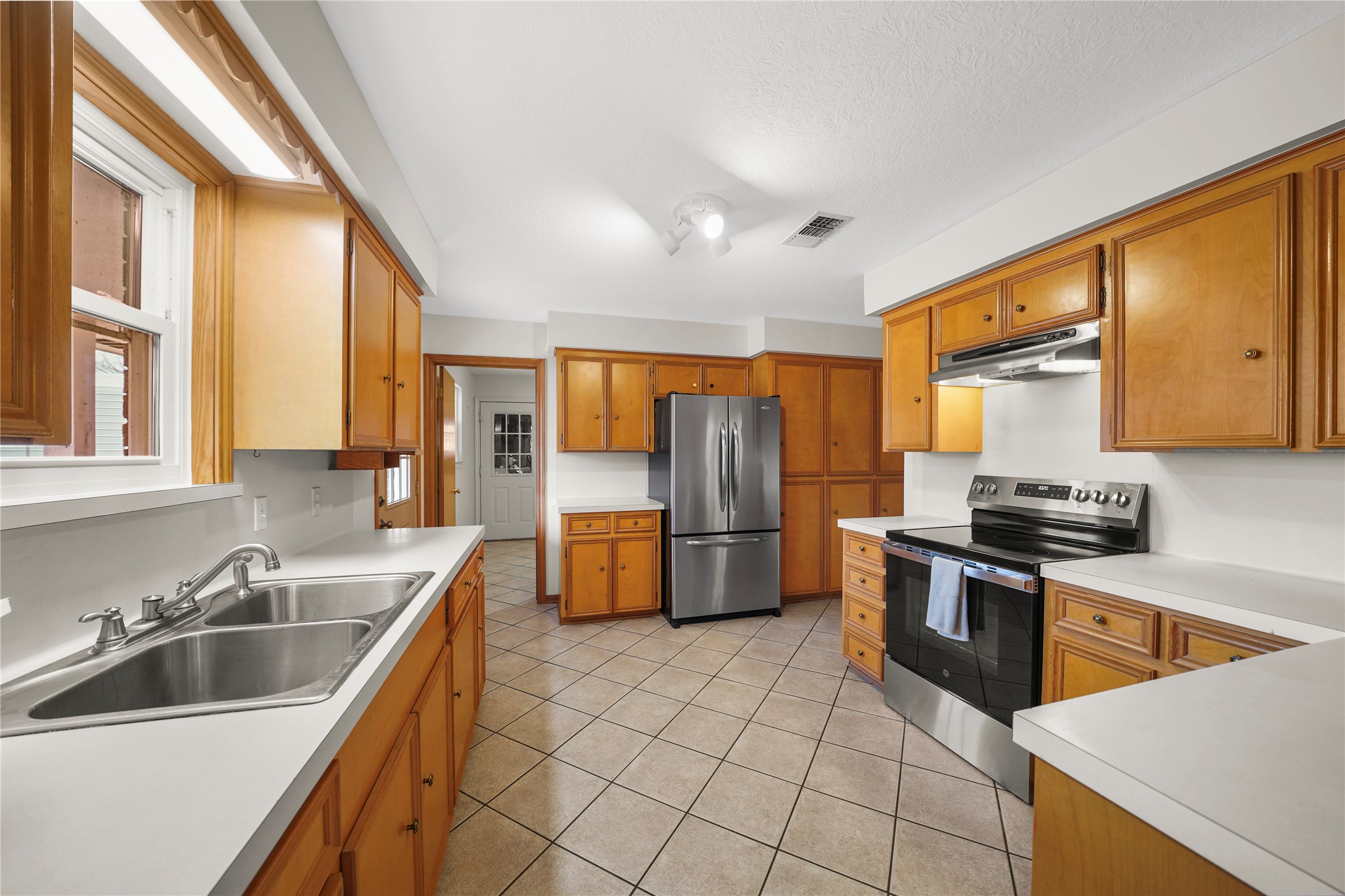 1112 Knox Lane Wharton, TX 77488 - Photo 8 of 32