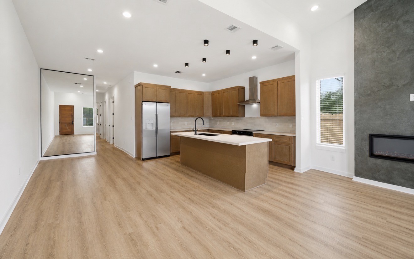 8203 Calhoun Road, Unit A Houston, TX 77033 - Photo 8 of 33 Gallery Image 8