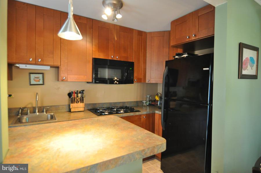 411 Elmwood Road Baltimore, MD 21206 - Photo 6 of 14 Kitchen