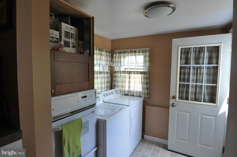 411 Elmwood Road Baltimore, MD 21206 - Photo 7 of 14 Interior (General)