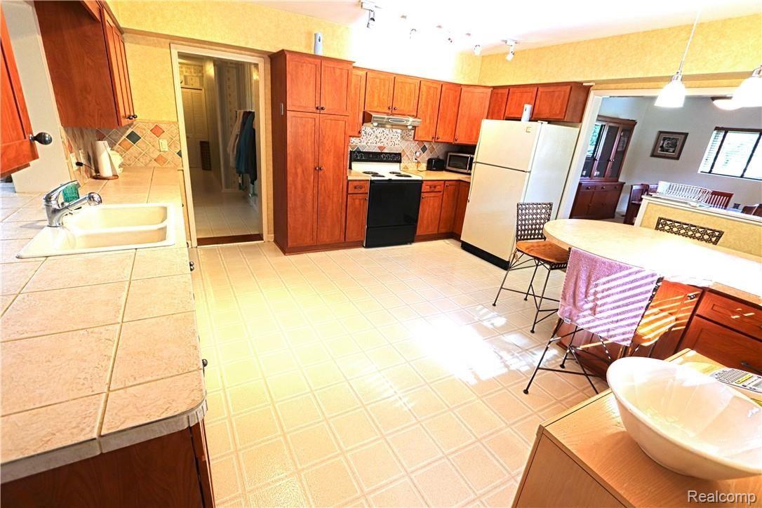 14221 Newburgh Road Livonia, MI 48154 - Photo 18 of 48 IMG_7562_InPixio.jpg