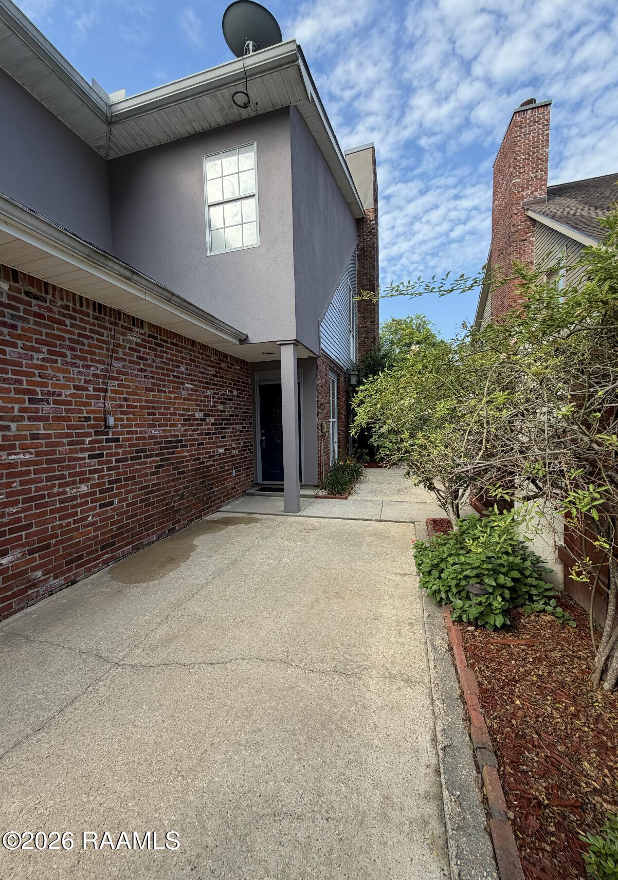 513 Verot School Road, Unit 5 Lafayette, LA 70508 - Photo 2 of 2 513 courtyard