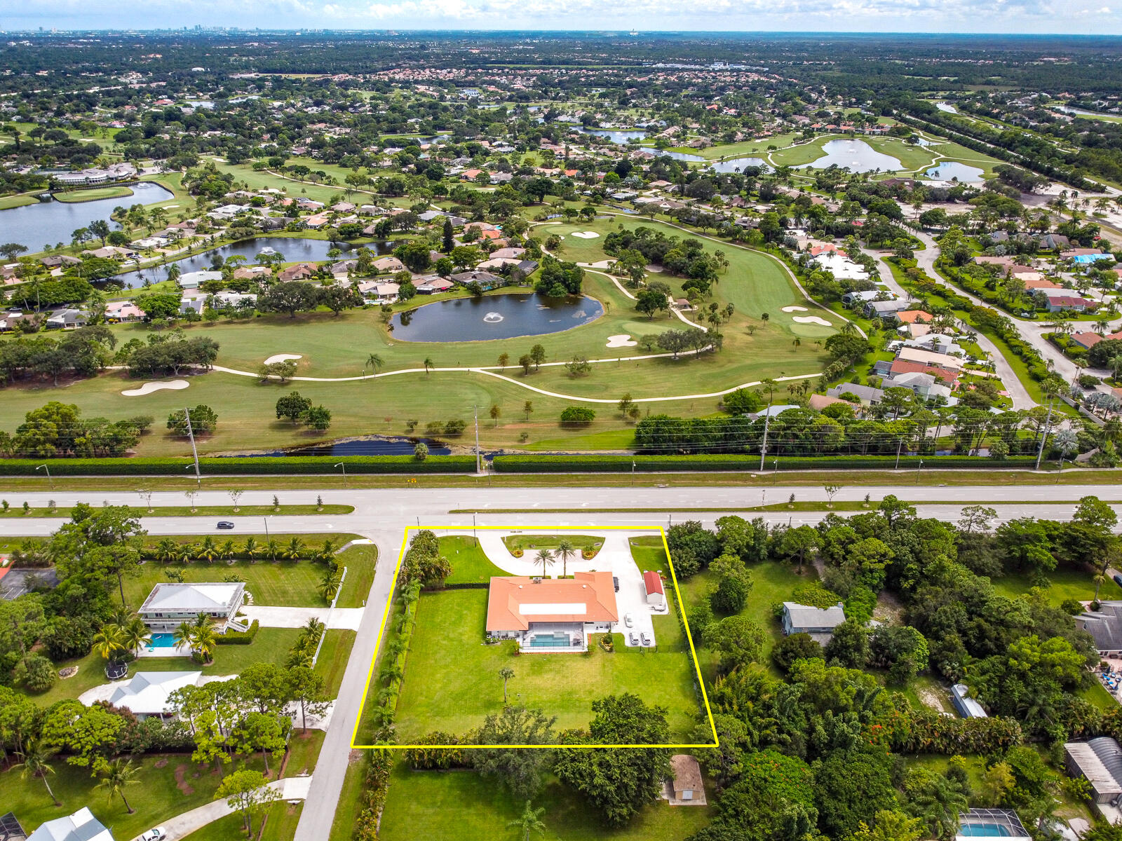 6731 Donald Ross Road Palm Beach Gardens, FL 33418 - Photo 4 of 5 view of a city