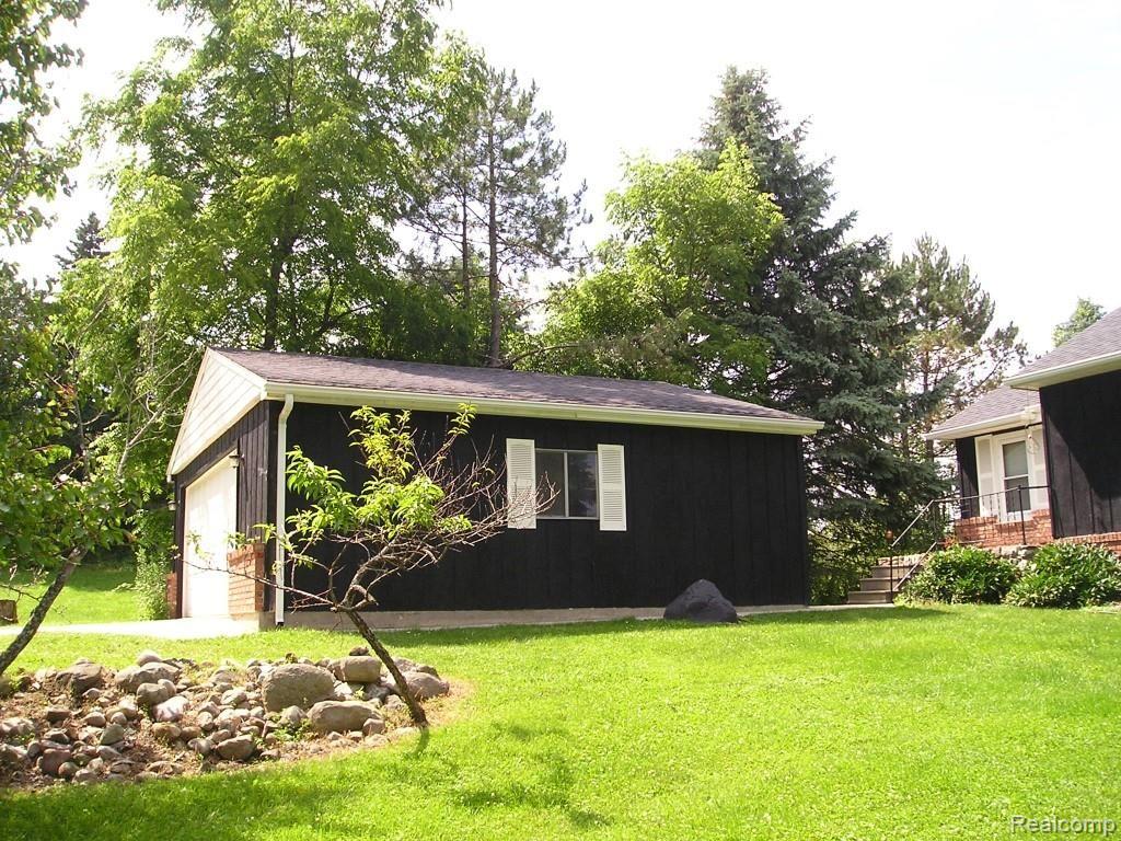 6353 Hough Road Almont, MI 48003 - Photo 10 of 26 East end of garage