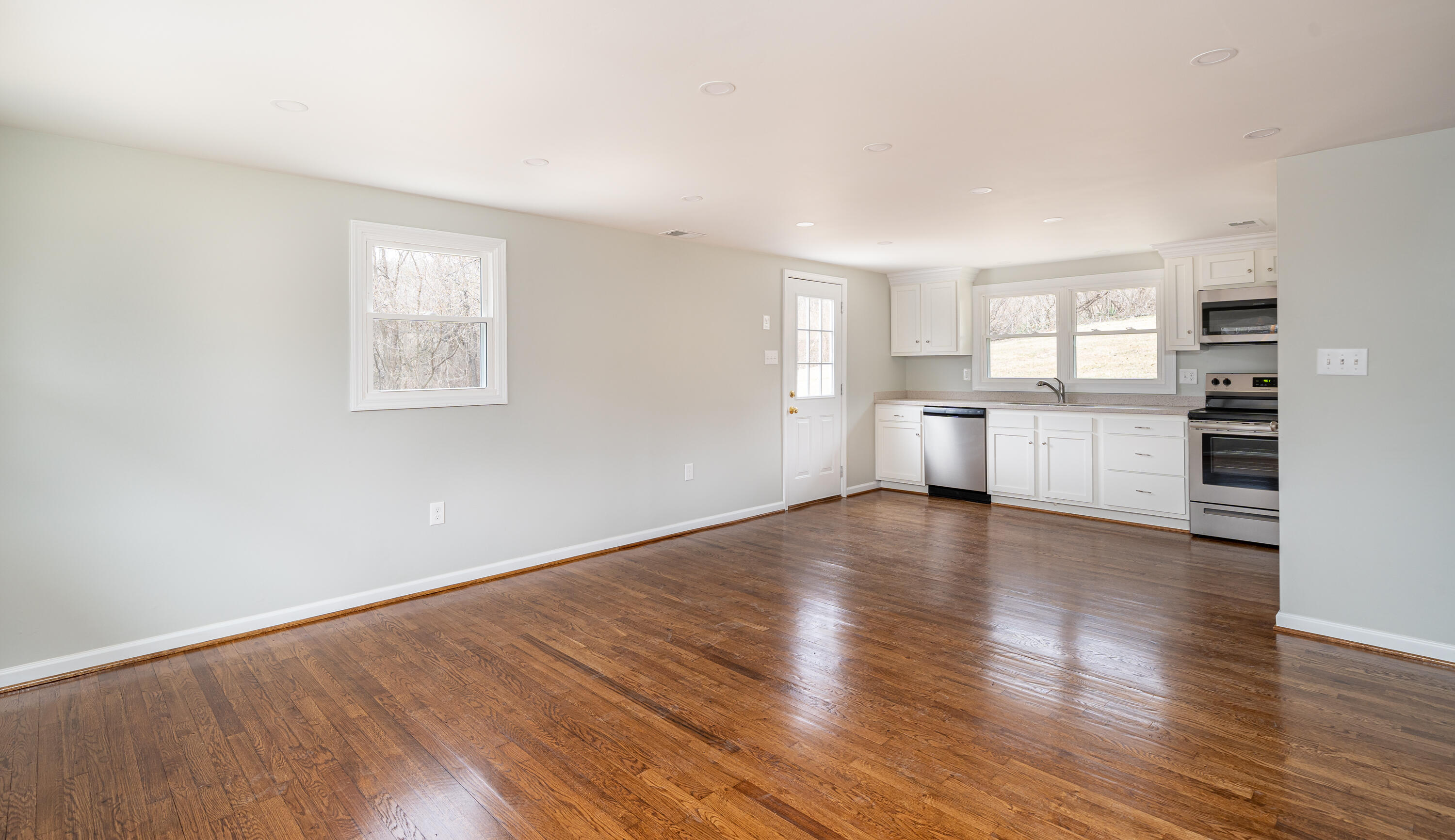 294 Valley Road Troutville, VA 24175 - Photo 4 of 11 Hardwood floors