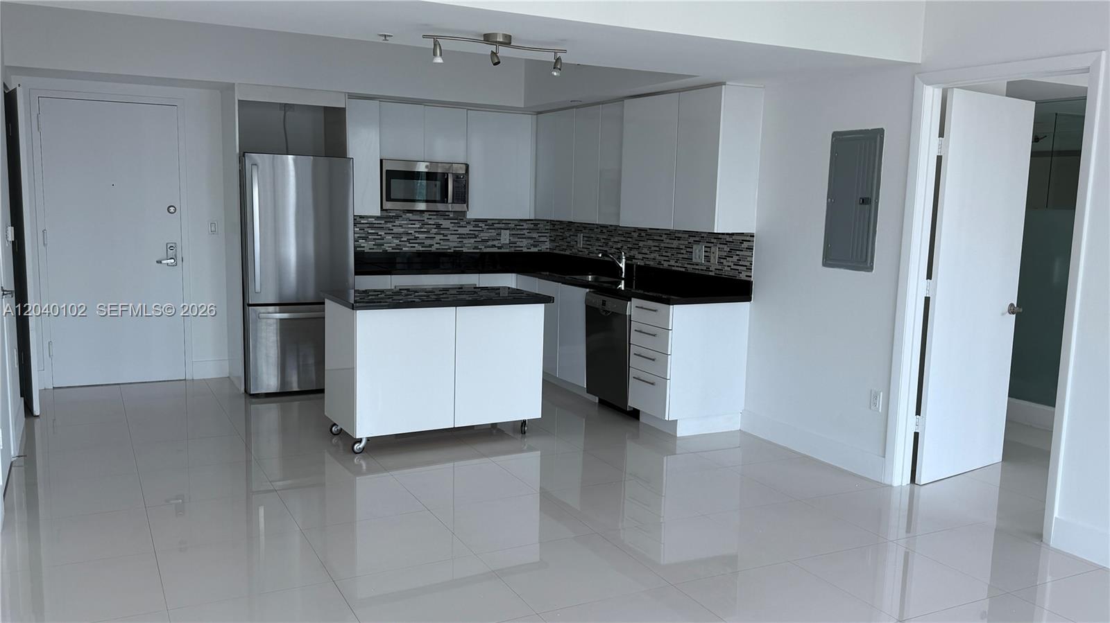 92 Southwest 3rd Street, Unit 3311 Miami, FL 33130 - Photo 4 of 14