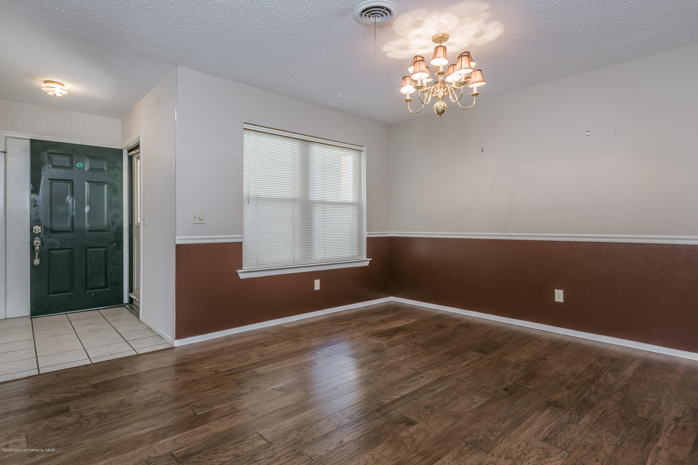 Living Room (2)