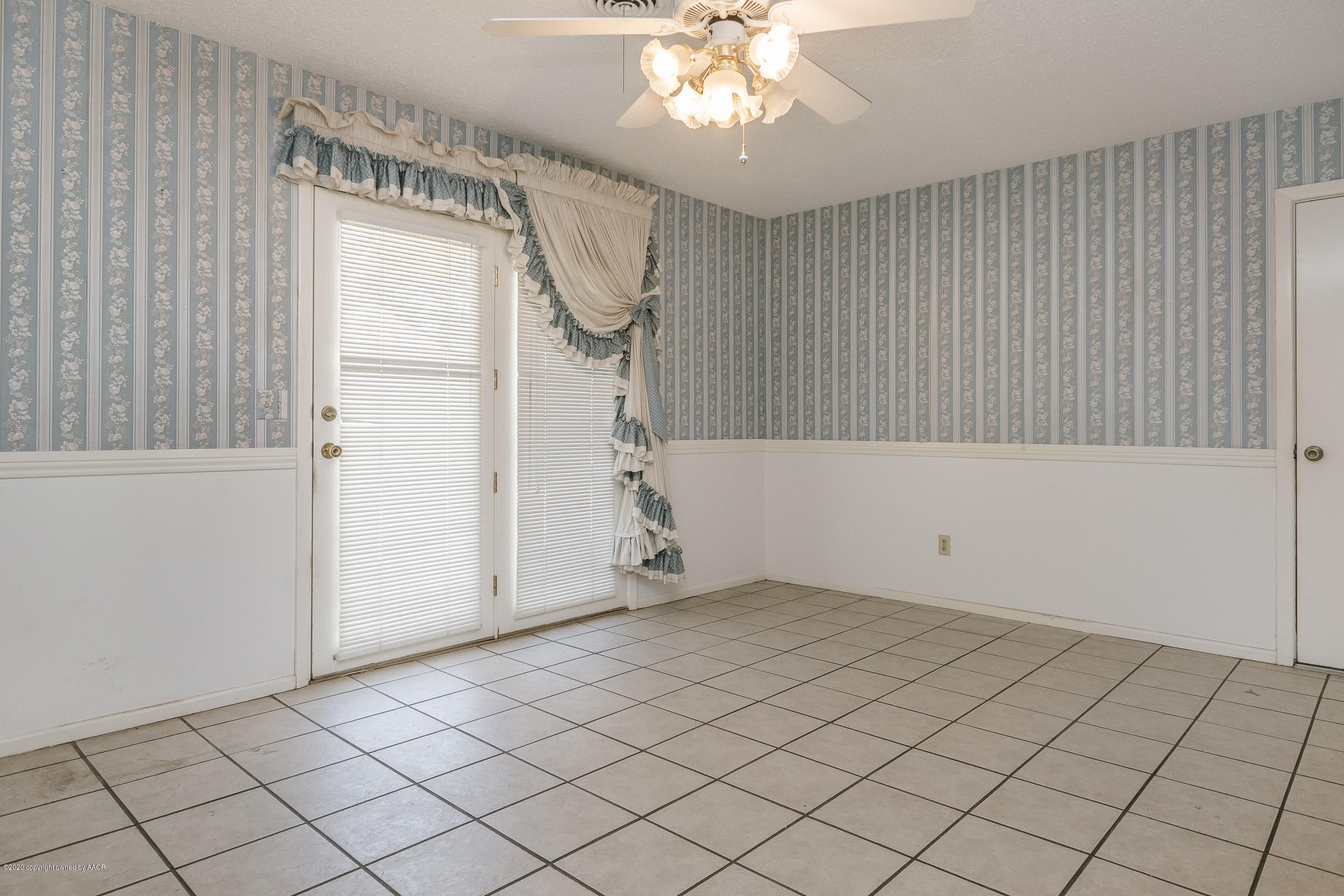 Den, Dining Area