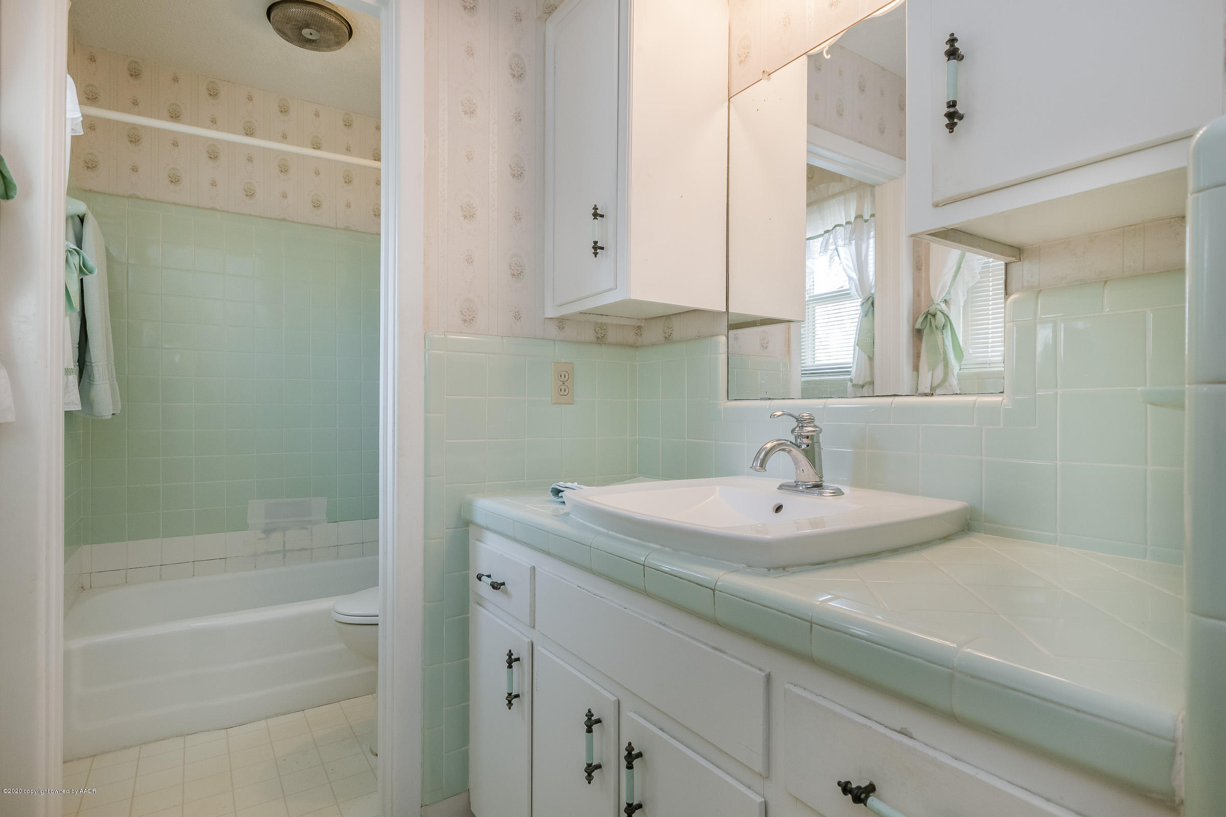 3602 Royal Road Amarillo, TX 79109 - Photo 10 of 17 Master Bathroom