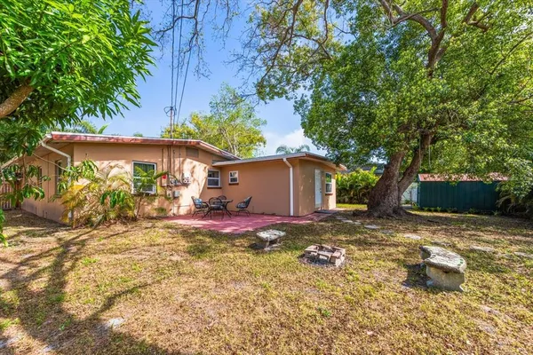 $399,999 | 611 11th Street Northwest, Largo, FL 33770