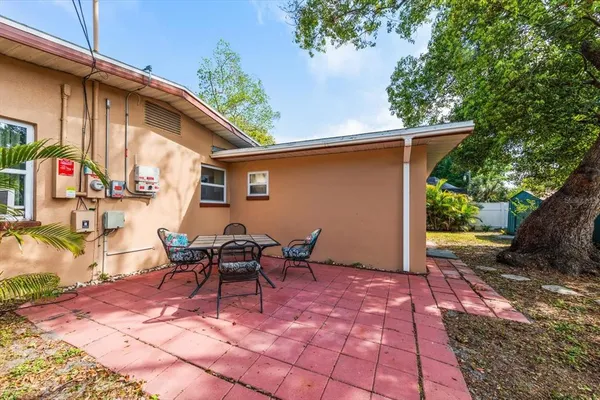 $399,999 | 611 11th Street Northwest, Largo, FL 33770