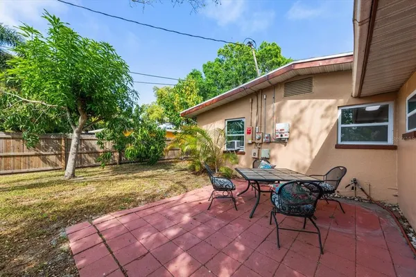 $399,999 | 611 11th Street Northwest, Largo, FL 33770