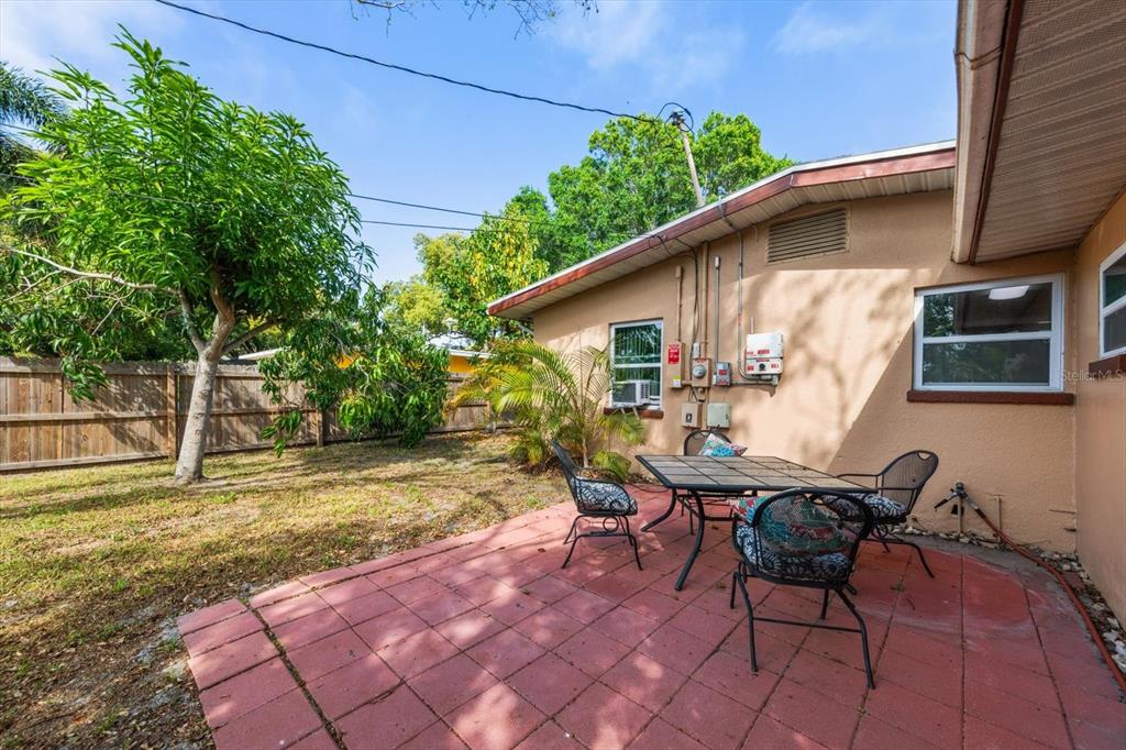 611 11th Street Northwest Largo, FL 33770 - Photo 33 of 37 a backyard of a house with table and chairs