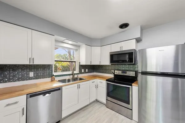 $399,999 | 611 11th Street Northwest, Largo, FL 33770