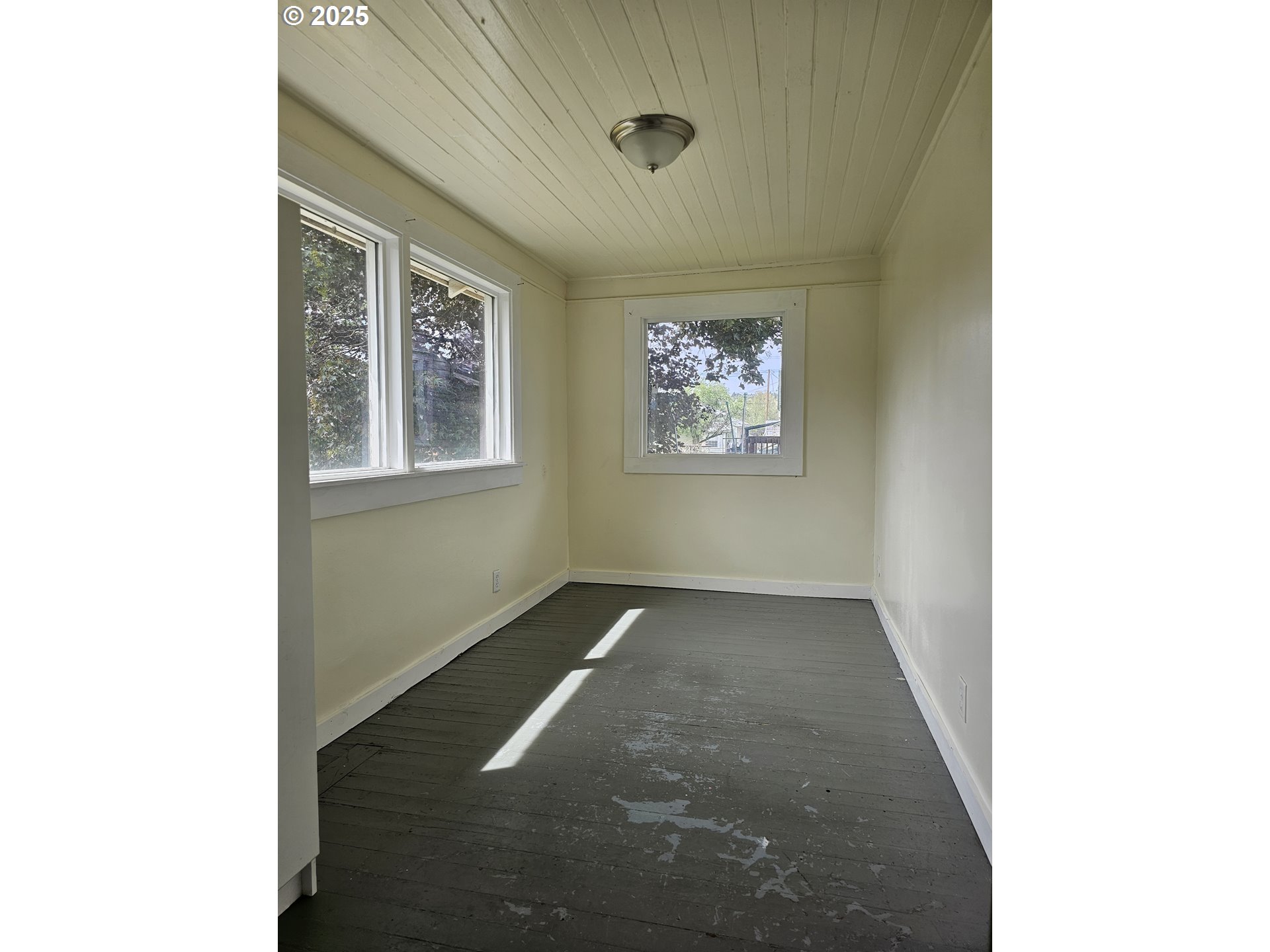617 Southwest 3rd Street Pendleton, OR 97801 - Photo 31 of 42 a view of an empty room with windows