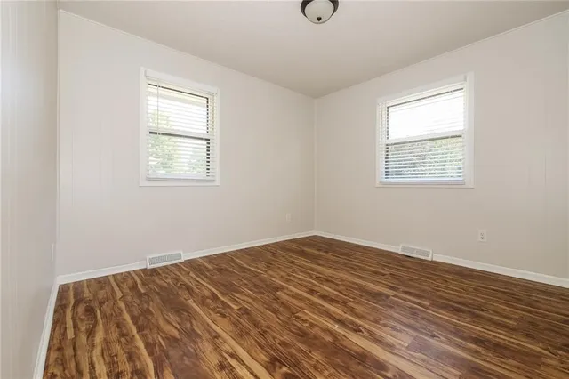 $2,215 | 6924 Northwest Pleasant View Court, Kansas City, MO 64152