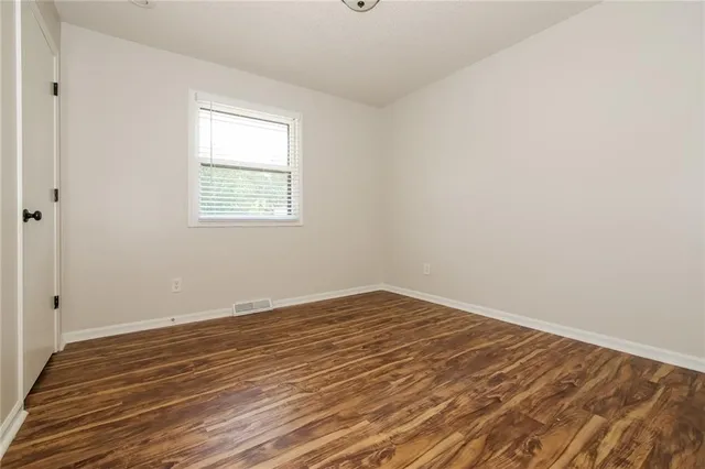 $2,215 | 6924 Northwest Pleasant View Court, Kansas City, MO 64152