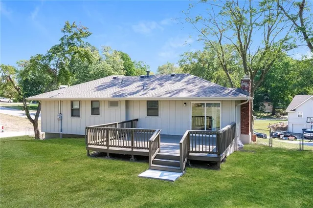 $2,215 | 6924 Northwest Pleasant View Court, Kansas City, MO 64152